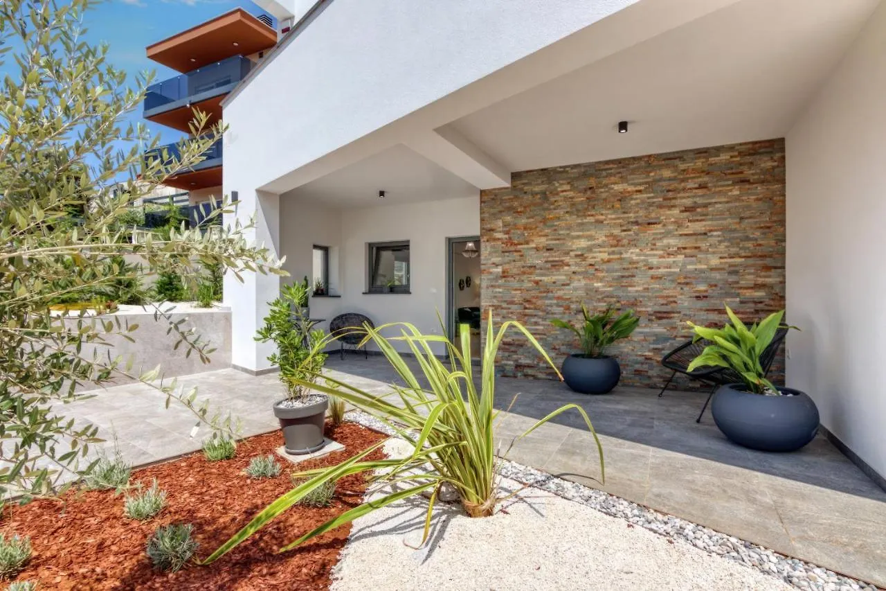 Design Villa M Πούλα 0*,