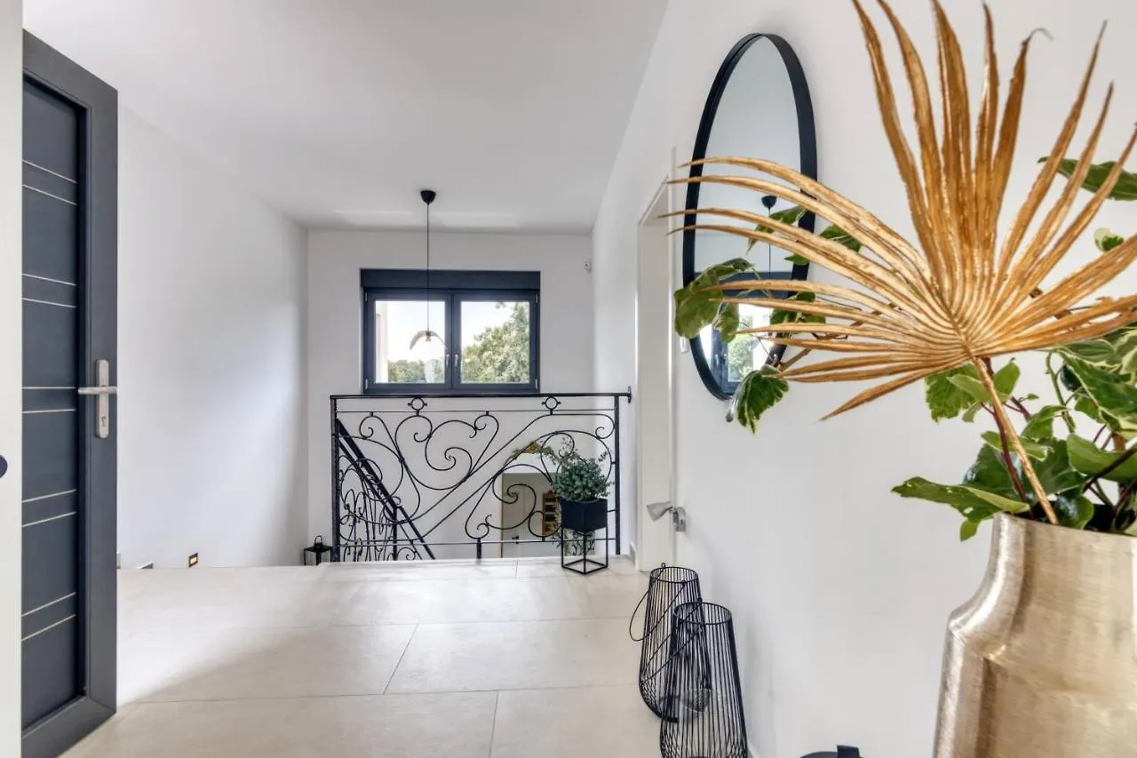 Design Villa M Πούλα