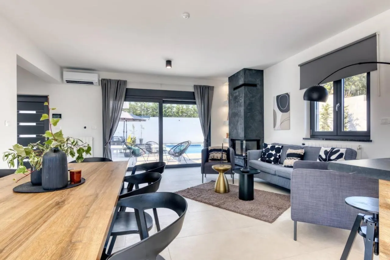 Design Villa M Πούλα
